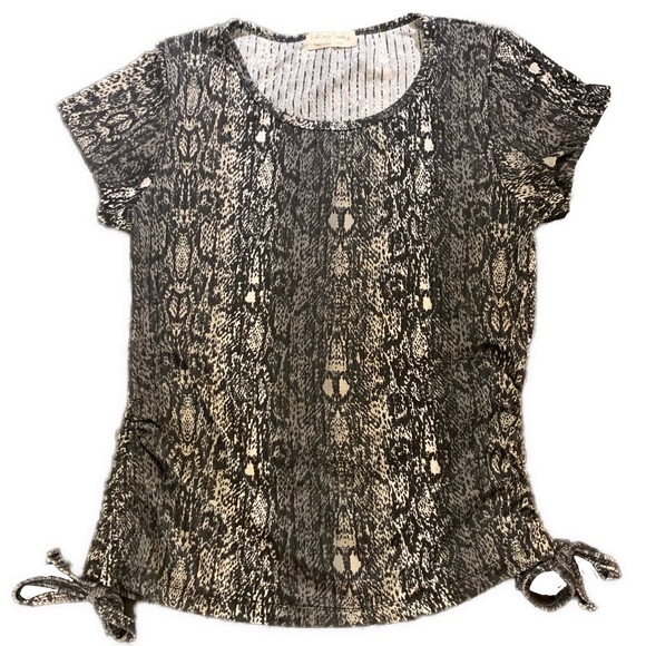 Full Circle Trends With Love Blouse - Size: Large - Picture 1 of 5